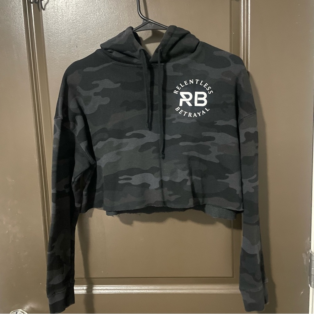 Relentless Betrayal Logo Black Camo Cropped Hoodie Lone Wolf Graphic Size XS
